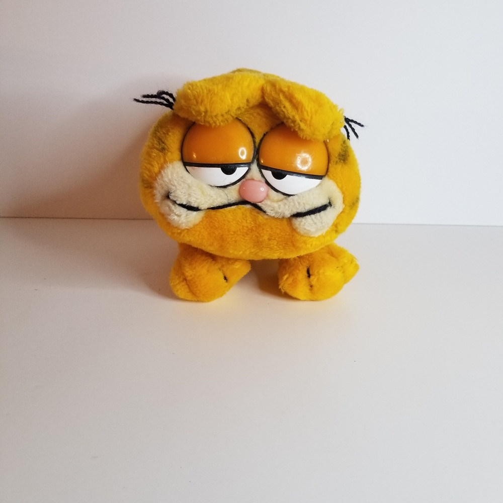 Vintage 9" Dakin Garfield Plush 1981